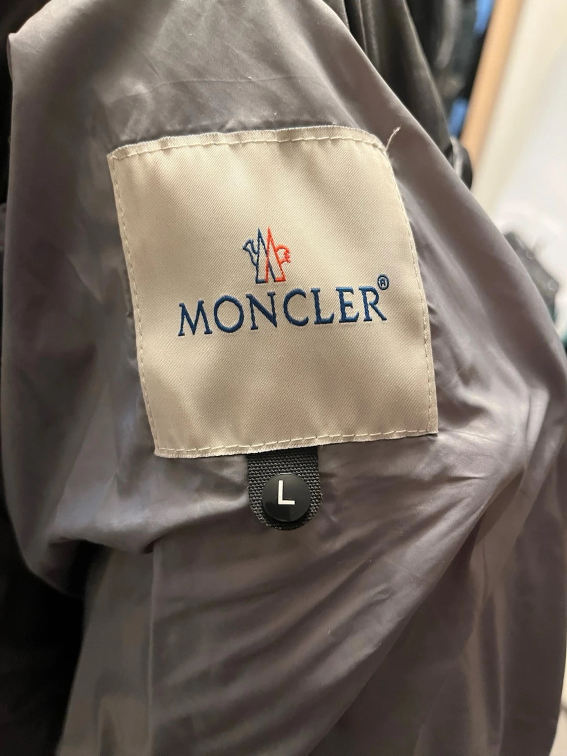 Svart Moncler pufferjacka med huva - 3