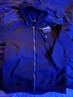 Rhalp Lauren kofta  - Storlek : L    Skriv om ni har mer frågor 