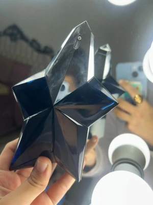 Parfym  - Säljer en mugler angel parfym inte så använd priset kan diskuteras säljer för 700kr 