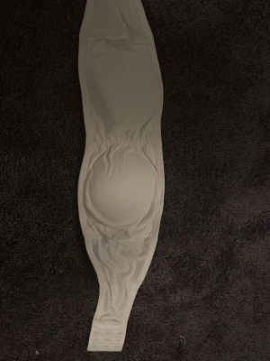 Vit bh utan band  - säljer en vit bh i storlek S utan band, helt oanvänd då den köptes av misstag 