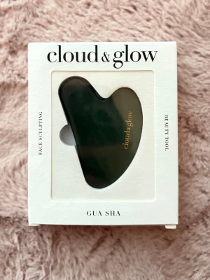  Gua Sha - Säljer en gua sha-sten från Cloud & Glow. Oöppnad i nytt skick. Pris kan diskuteras 😊