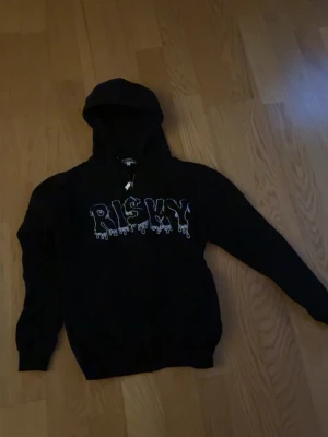 Risky universe hoodie storlek S - Helt oanvänd går ej att köpa längre från deras hemsida