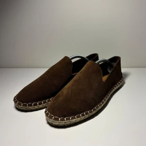 Mockasiner - Mockasiner // Storlek 44 // Skick 9/10 // Nypris 1000, mitt pris 199 // Hör av dig vid frågor o funderingar!