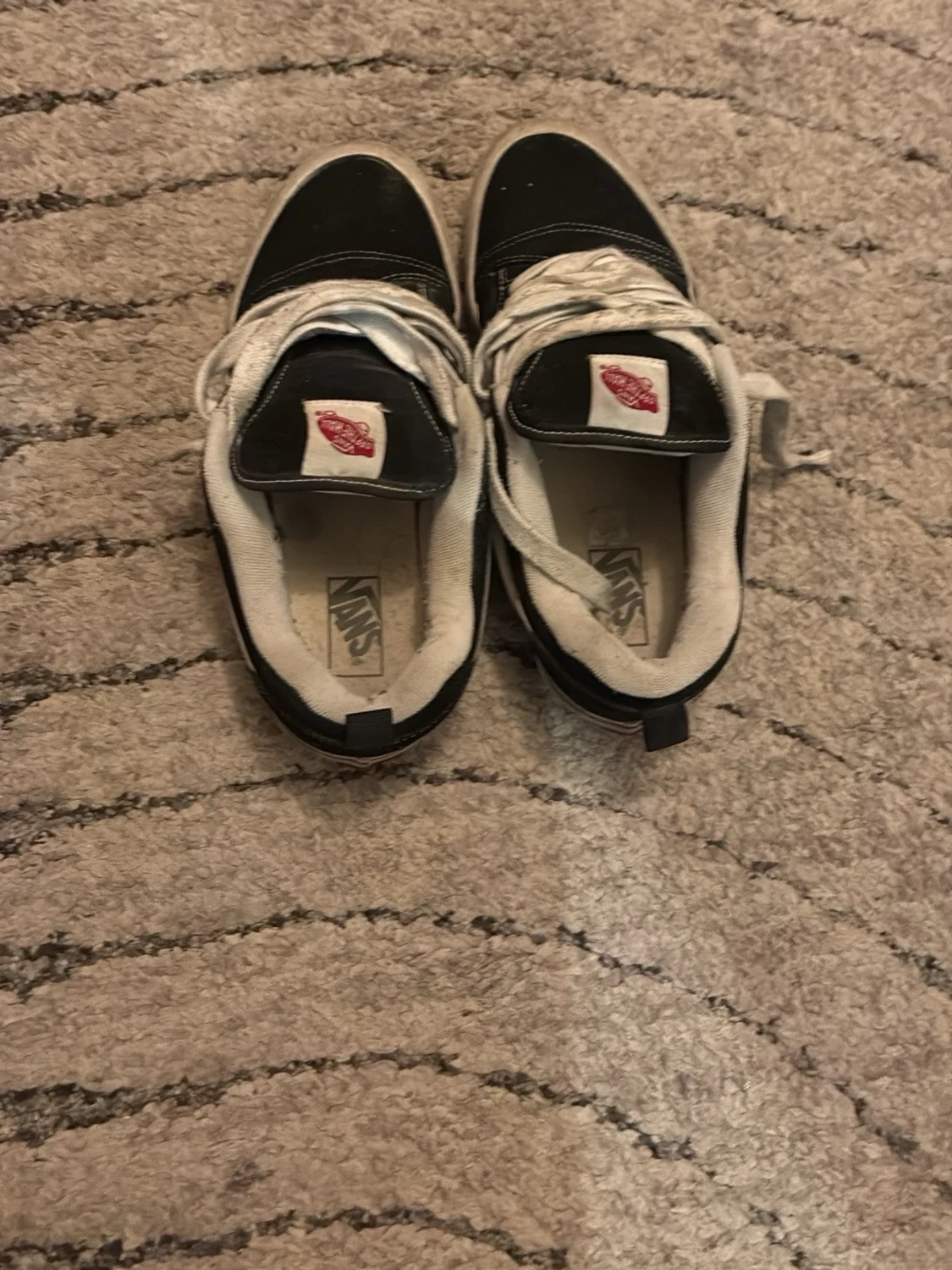 Svarta Vans sneakers med vit sula