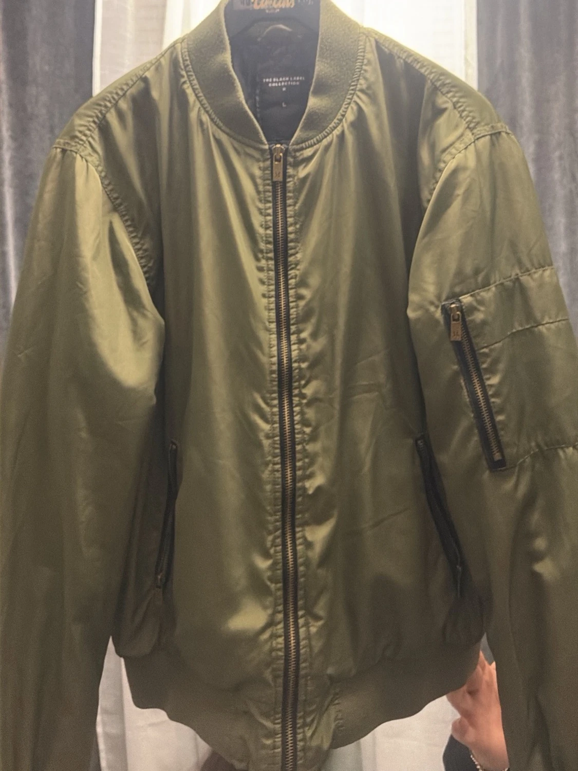 Olivgrön bomberjacka från The Black Label
