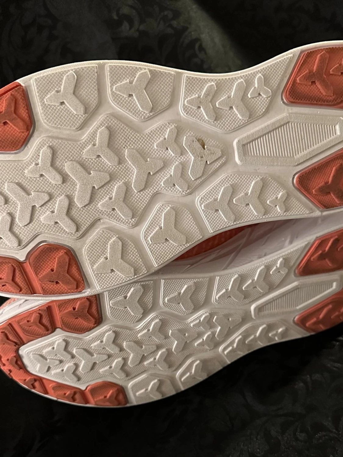 Korallfärgade sneakers med mönster sticker 39 - 4