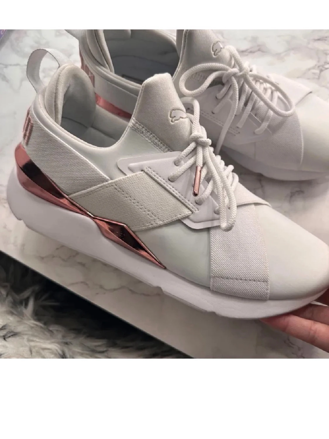 Vita sneakers från Puma med roséguld - 4