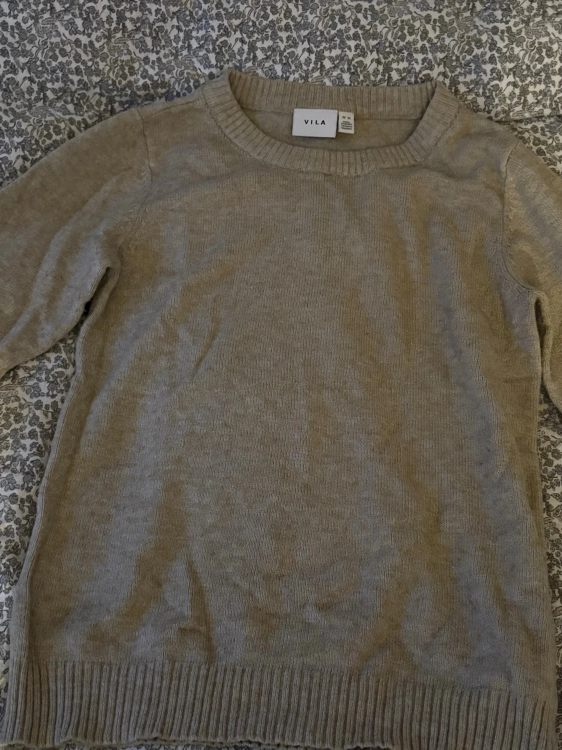 Beige stickad tröja från VILA