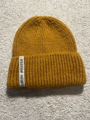 Carin Wester Mössa - Säljer min mammas gamla mössa som inte kommit till användning. Kom privat för fler frågor💕