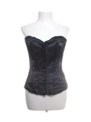 Vintage svart korsett - Säljer en svart vintage, som är väldigt fint och är i nyskick. Ingen repor eller skador på den, använt bara en gång. 