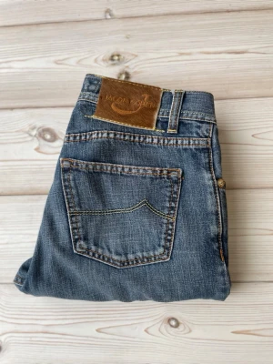 Jacob Cohën Jeans - Säljer nu ett par Jacob Cohën jeans👖                                                              Storlek: W30, Skick: 9/10, Nypris: 5599kr, Vårat pris: 899kr. Skriv vid minsta fråga, Fraktar alltid inom 24h efter köp📦