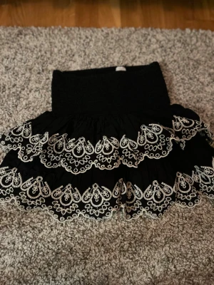 Gina kjol - Säljer min kjol från Gina för den blev för liten, väldigt bra skick men använd några gånger storlek 146-152