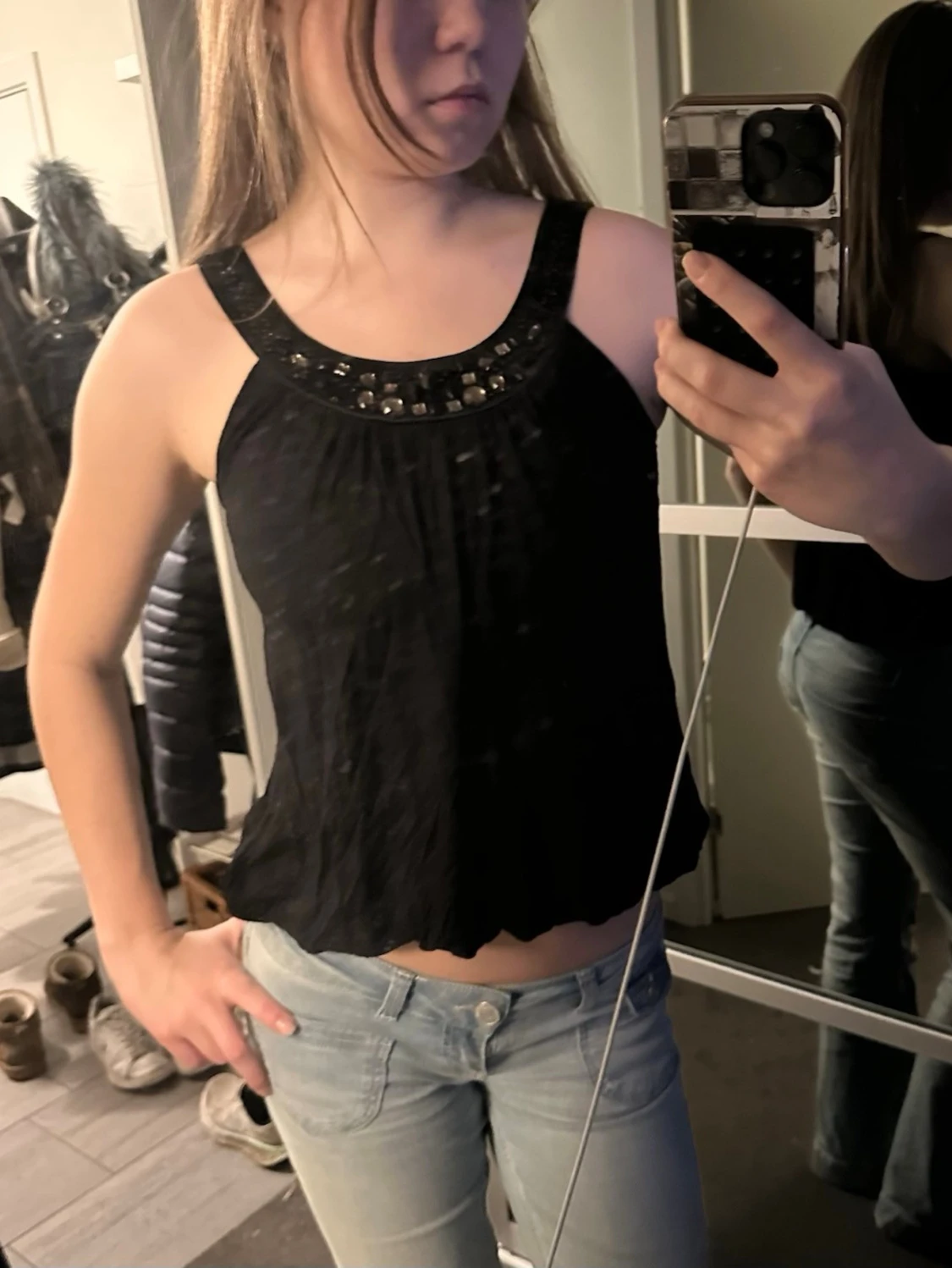 Svart topp med paljettdetaljer