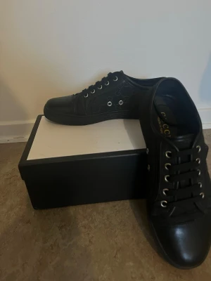  Gucci skor - Gucci skor i jätte bra skick och jätte fina.