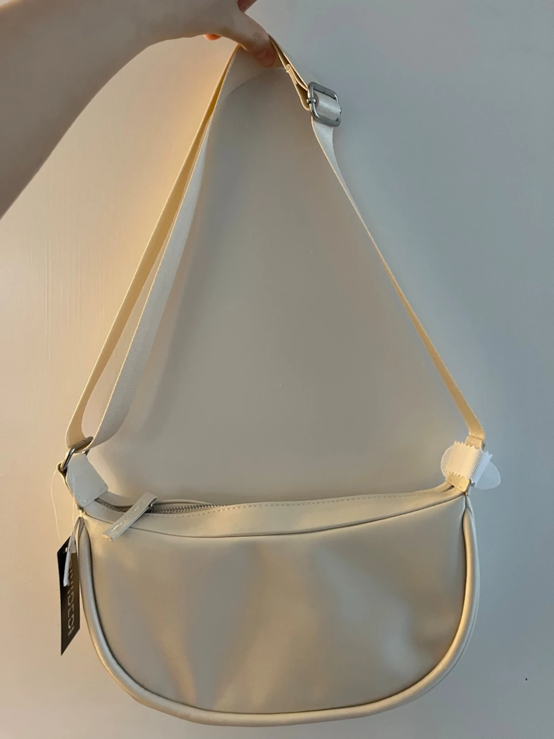 Beige axelväska i syntet - 1