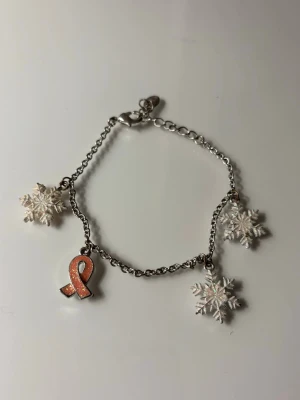 Berlock armband med snöflingor  - 💗