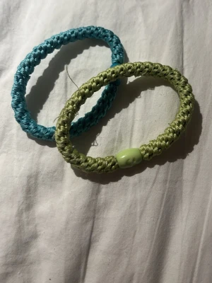 Knekki - Jätte fina knekkis🩷 en turkos blå, och en träsk ljus grön💚  fint skick. Säljer eftersom används inte längre! Inte äkta