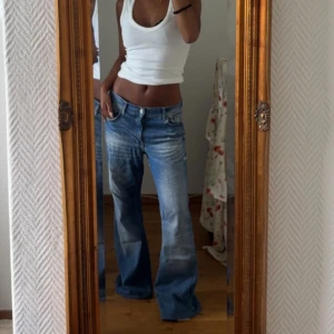 Zara jeans  - Snygga zara jeans. Low waist bootcut ❤️Kanten nertill är uppspretad. 