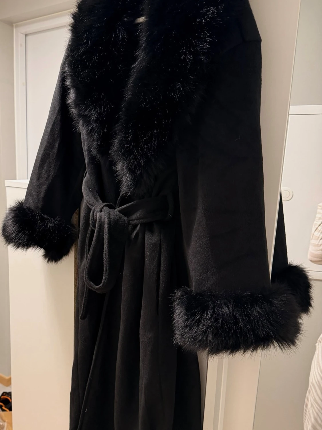Svart kappa m.päls - 2