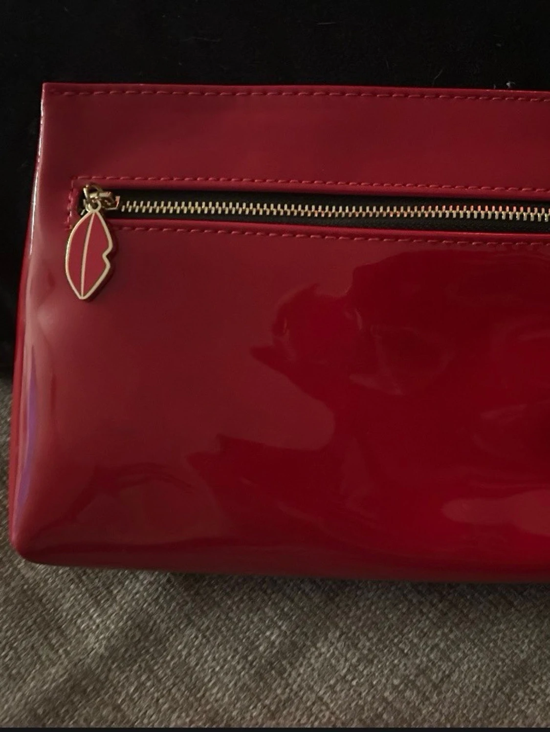 Röd YSL nessesär  - 1