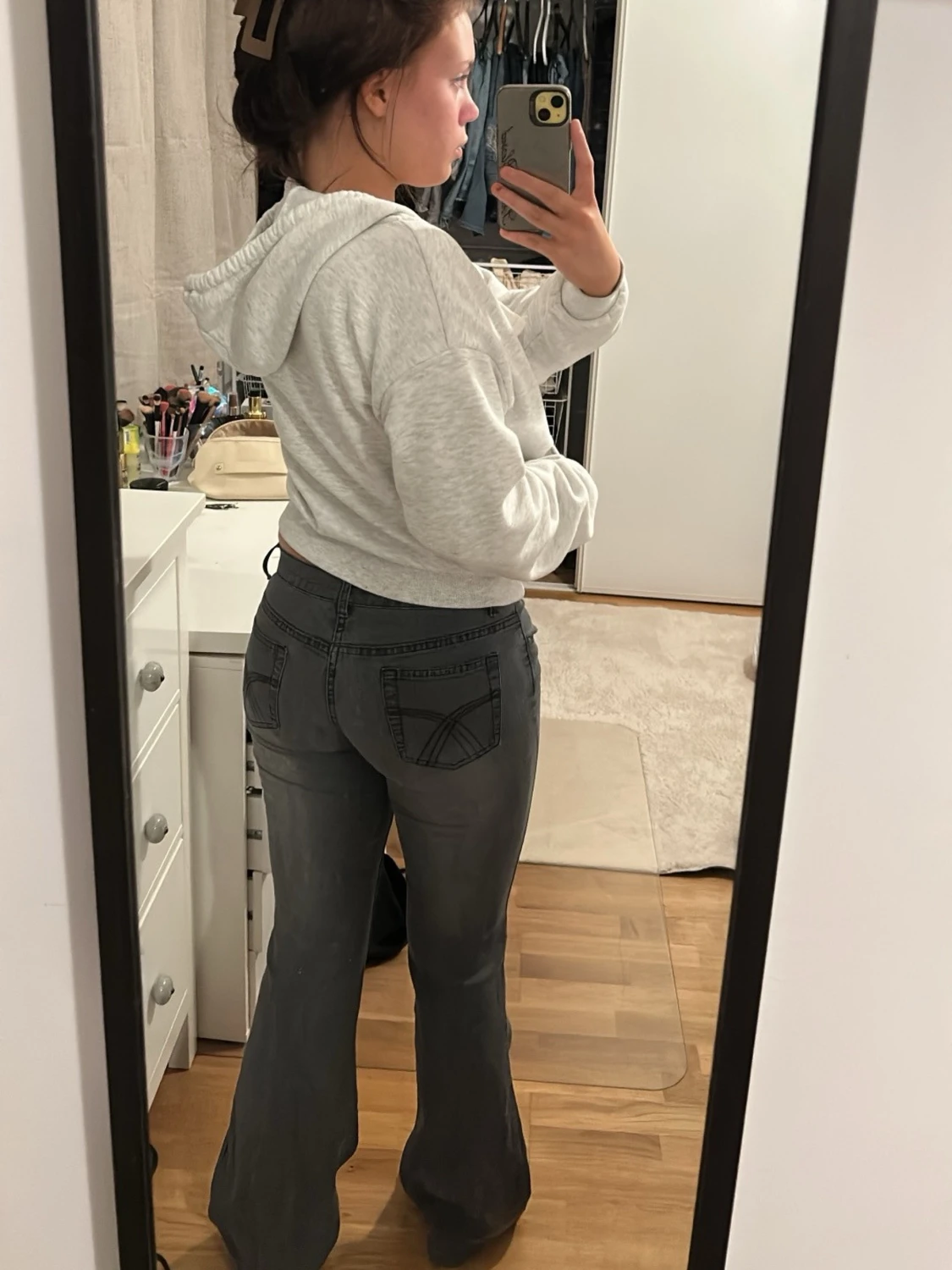 Grå bootcut jeans med låg midja - 1