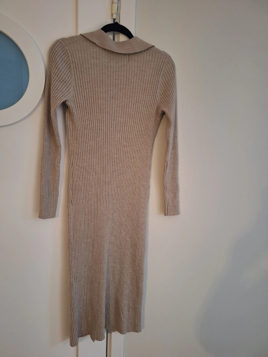 Ny Beige ribbad långklänning Levate Room i merinoull strl M.  - 1