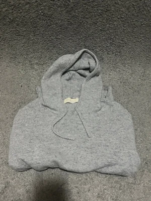 Sayless hoodie - Casmhere tröja storlek M men passar S nytt skick