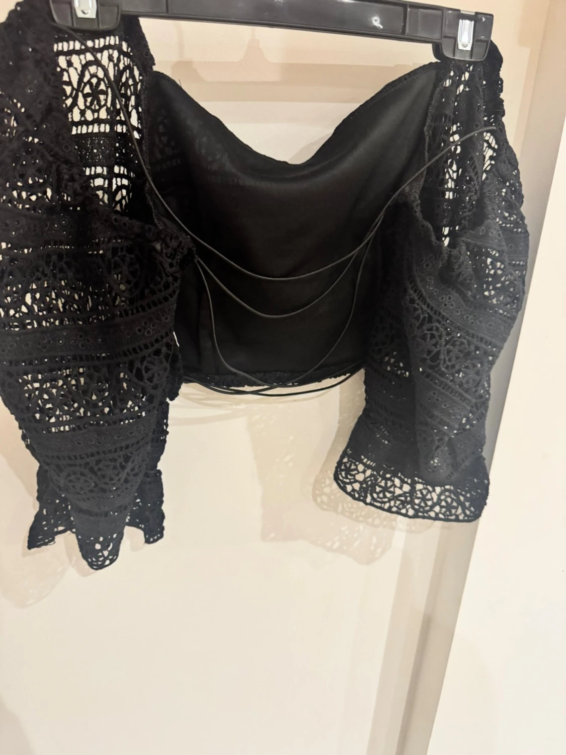 Svart offshoulder spetsblus - 1
