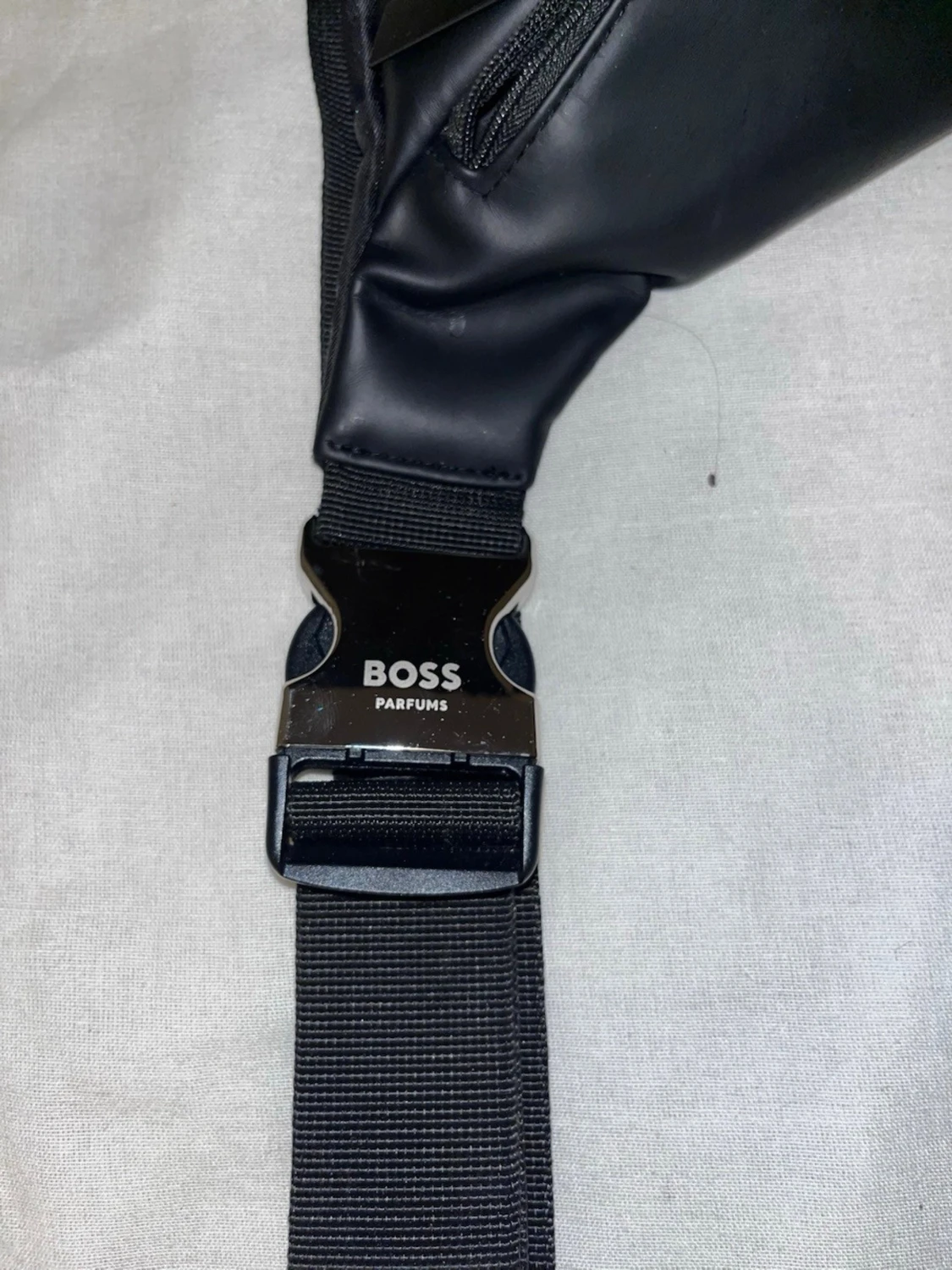 Svart magväska från BOSS Parfums - 2