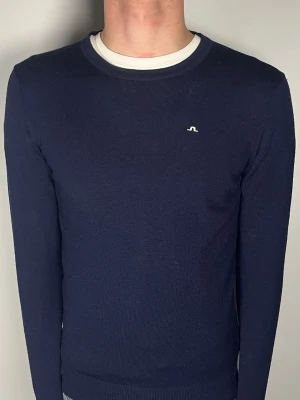 J.Lindeberg tröja - Säljer en riktigt snygg och trendig J.Lindeberg troja i fint skick, storlek S, vid frågor är det bara att skriva //Gramenti