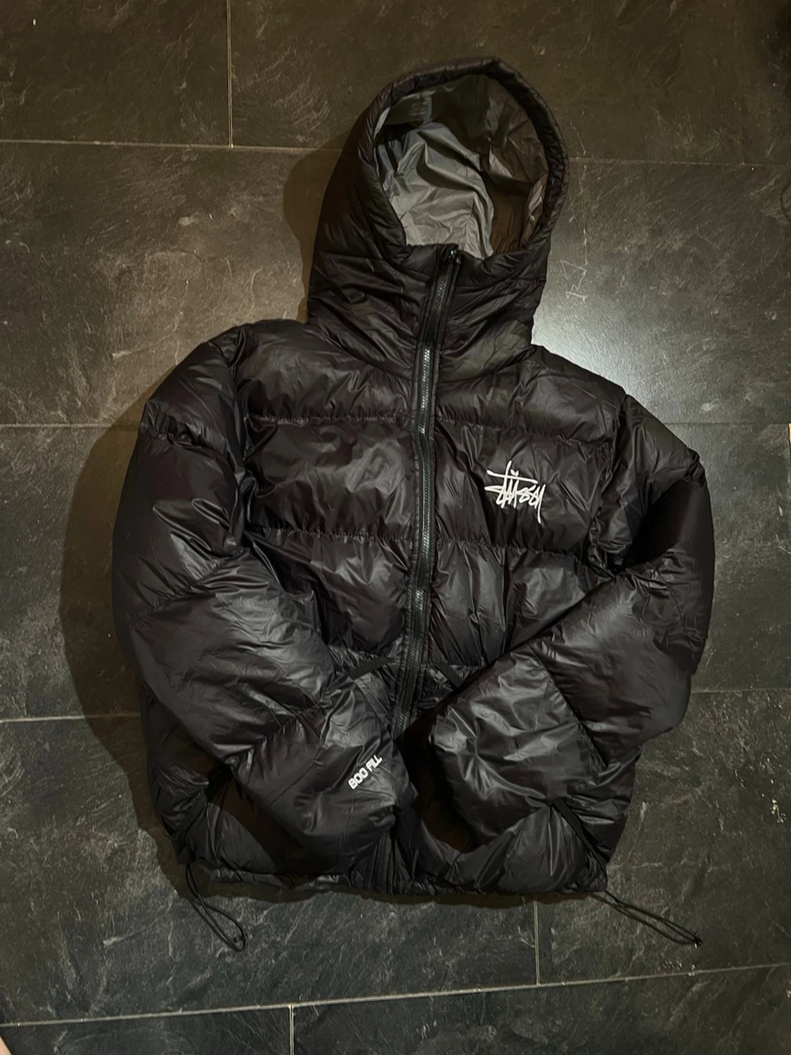 Svart pufferjacka från Stüssy