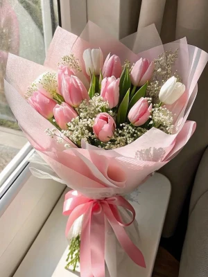 Tulpan bukett  - Perfekt till födelsedag, examen, babyshower & mer 💐🤍 DM för beställning eller frågor ✨ Insta/TikTok: @fleuratelierse