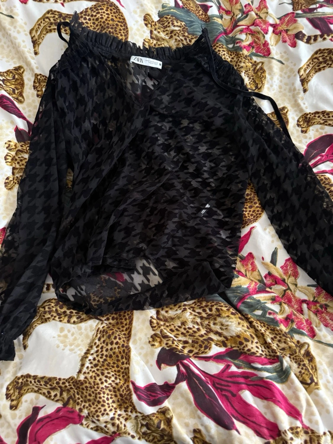 Genomskinlig blus