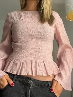 Blus - Figursydd blus, ifrån Stockh LM, storlek M