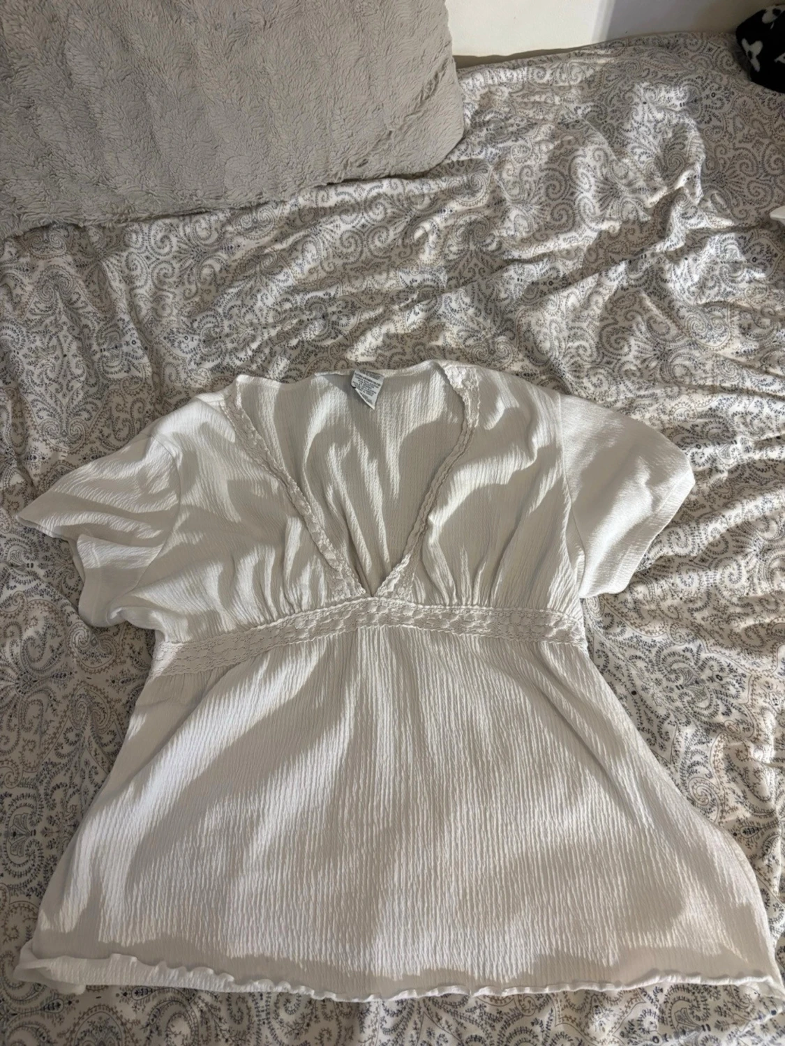 Vit blus med spetsdetaljer White Stag