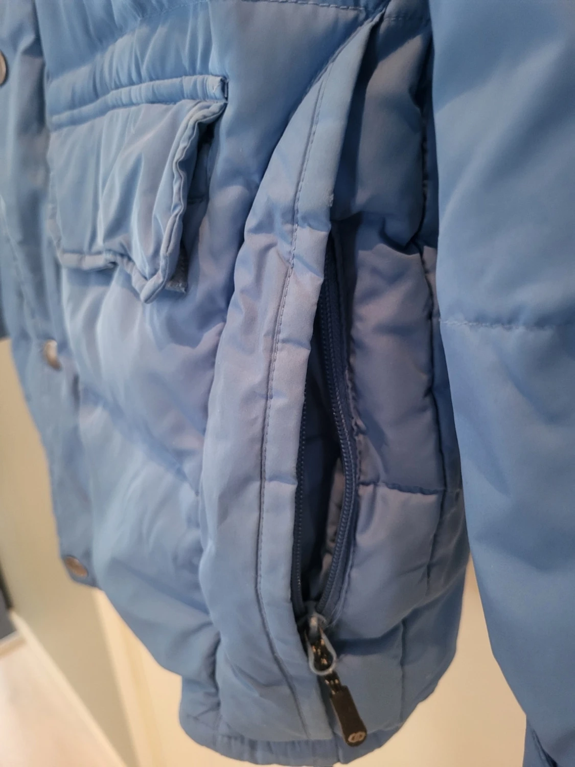 Blå dunjacka från Tuxer med huva - 2