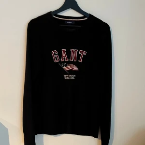 Stickad Gant tröja - Stickad tröja från Gant | Storlek: S | Färg: marinblå | Bra skick | Skriv vid funderingar |