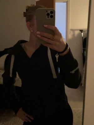 Russemerch tröja helt ny använd 2 ggr - Jätte fin och nästan helt ny!!❤️🌹