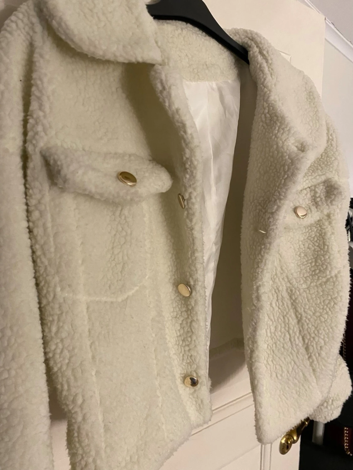 Vit teddyjacka med guldknappar - 2