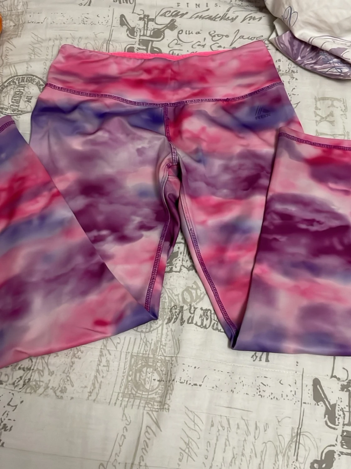 Färgglada leggings i rosa och lila