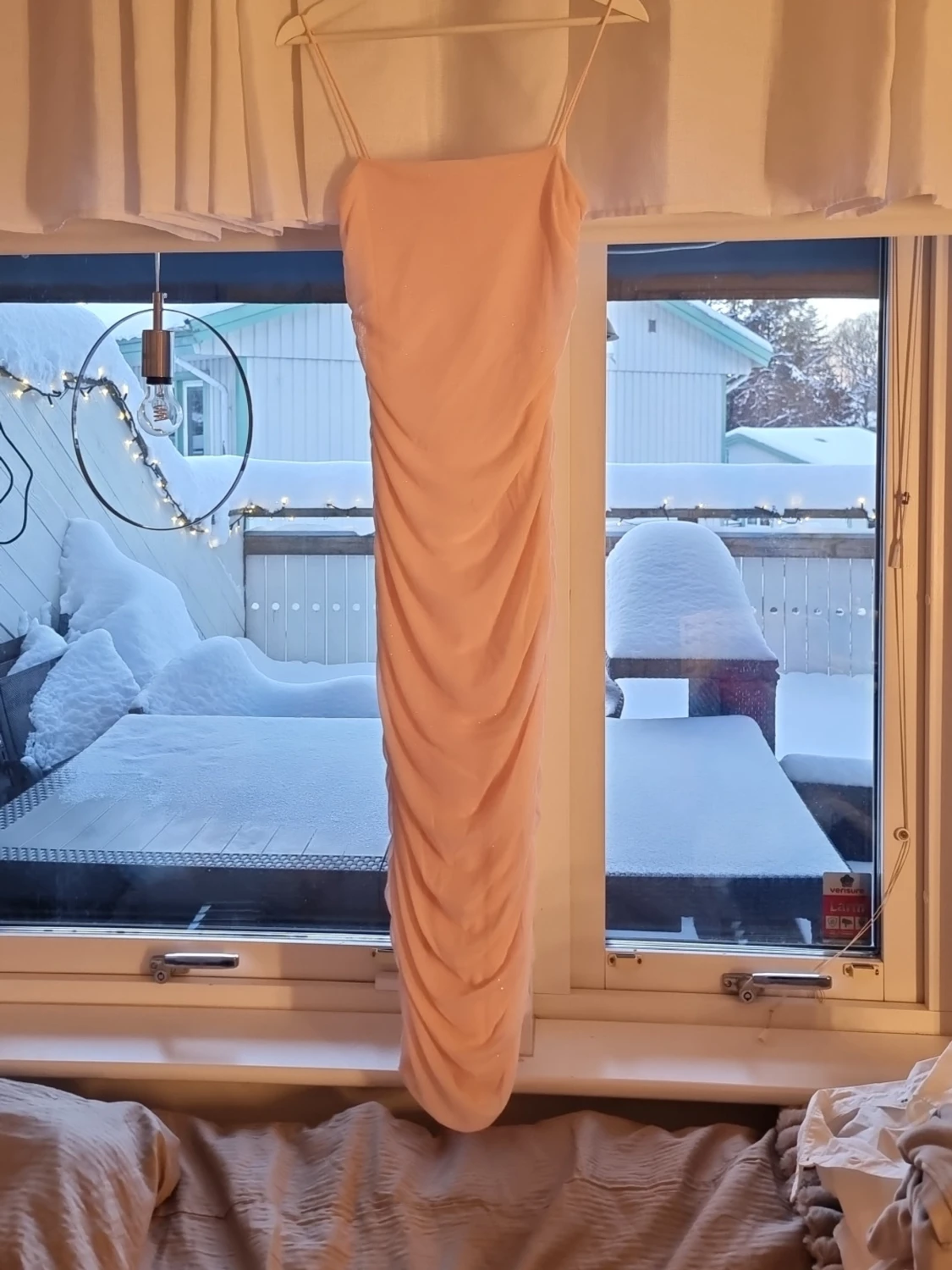 Ljusrosa långklänning med smala band