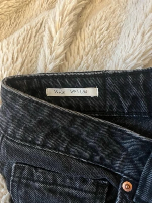 (Tall) black wide jeans!  - Trending black wide jeans from vailent. Only used a few times, so its in a nice condition. W28 L34 new price: 599 