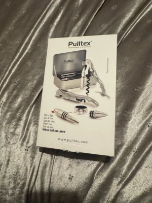 Snygg silverfärgad vin set i metallic - Snygg silverfärgad vin set i metallic för folk som älskar vin som vill njuta i ensam stund