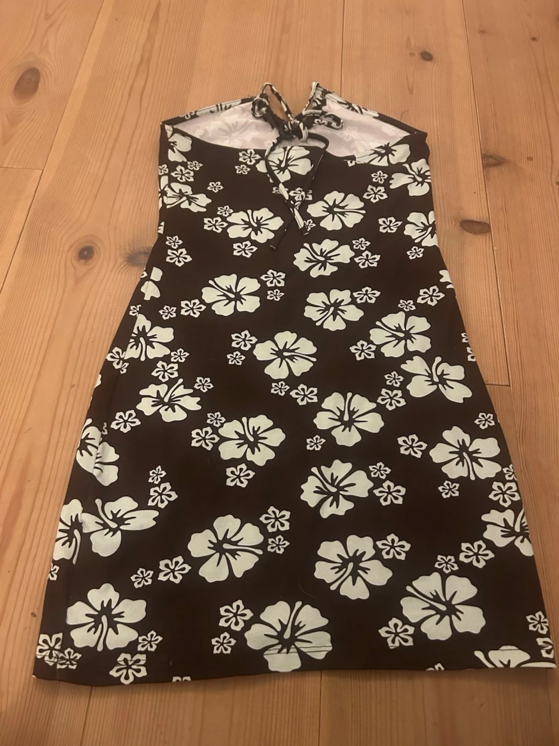 Brun blommig halterneckklänning H&M - 2