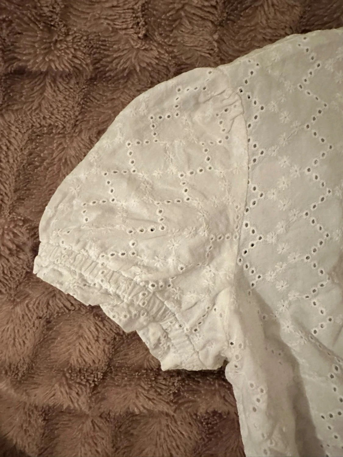 Vit spetsblus med kort ärm - 4