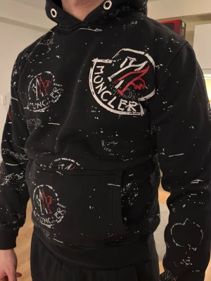 Moncler hoddie - Bra skick storlek M