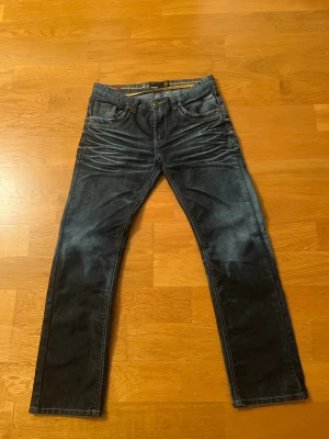 Smog Jeans - Säljer nu mina fet Smog jeans med feta fades. Storlek 32/30 (sitter som 32/32) är det något ni undrar tveka inte på att fråga.
