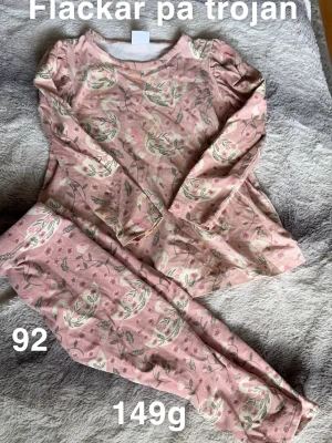 Lindex set - Fläckar. Storlek 92