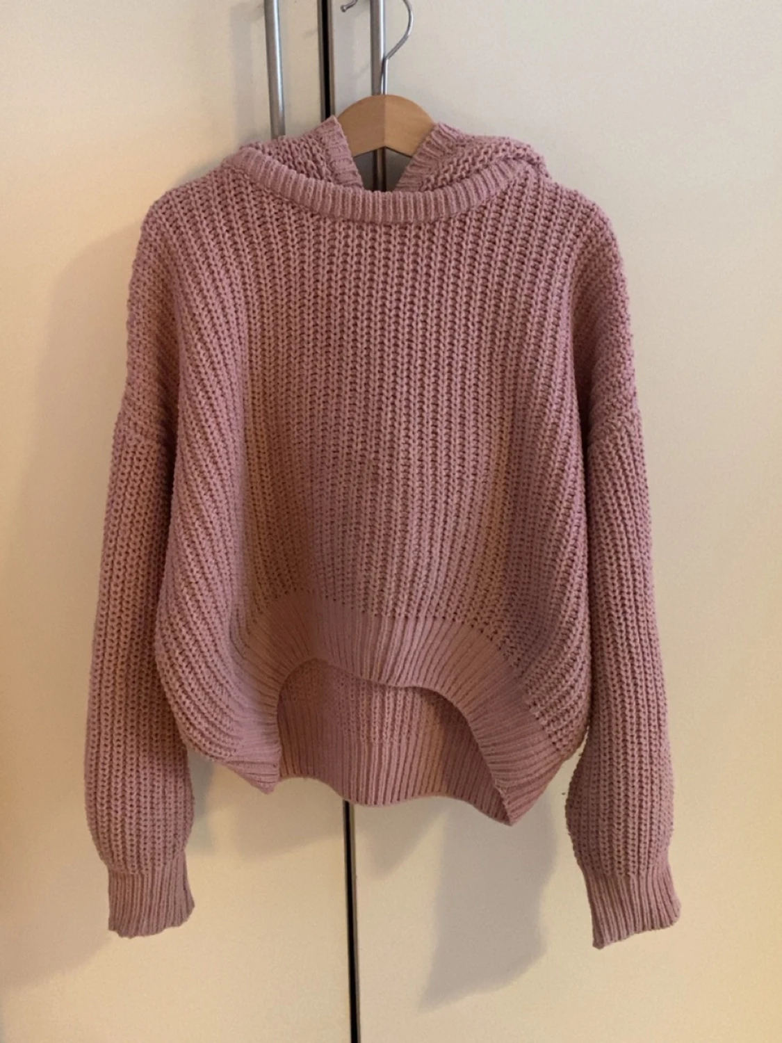Rosa stickad hoodie från Zara