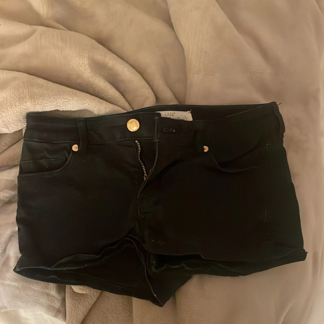 Svarta jeansshorts från Label of Graded Goods